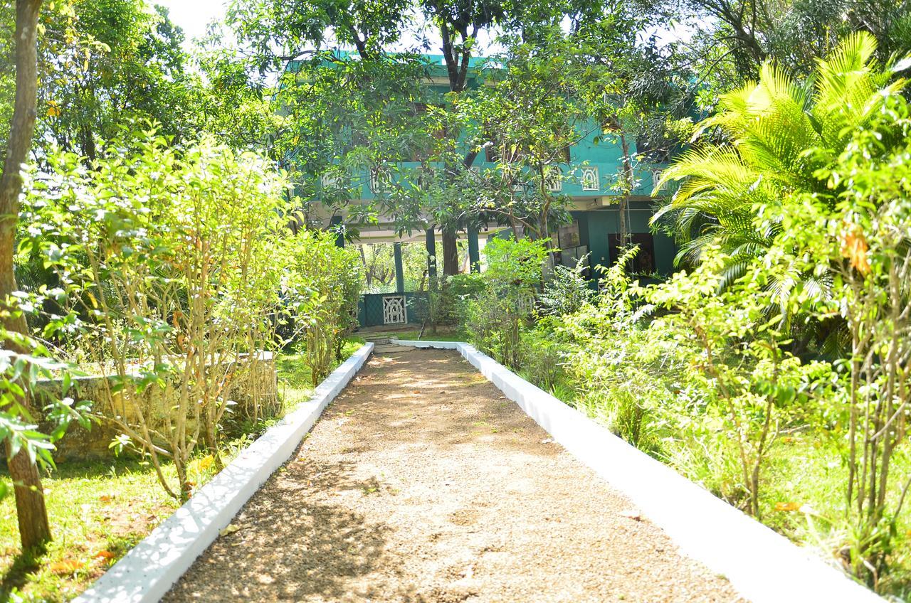 The Lion Rock Hotel Sigiriya Exterior photo